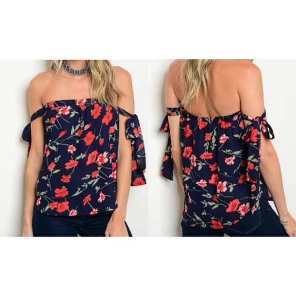 Tops - 1 left! Gorgeous 🌺Floral off shoulder top